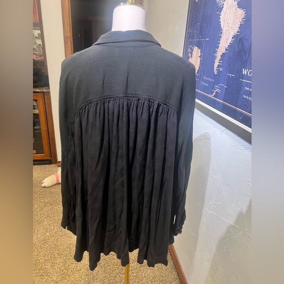 Free People oversized black top with collar and detail on back as shown in photo - Picture 6 of 9